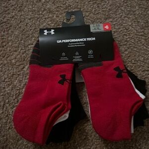under armour ankle socks size 6-10 women/ 7-8.5 mens, red/black/white